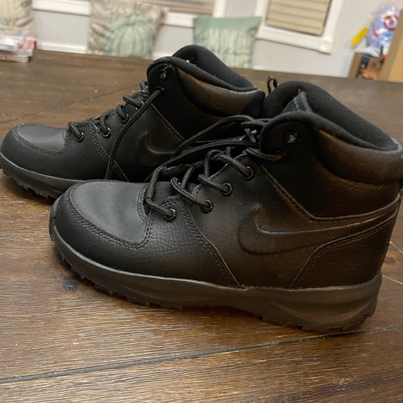 Nike youth boots size 1 - Picture 2 of 4